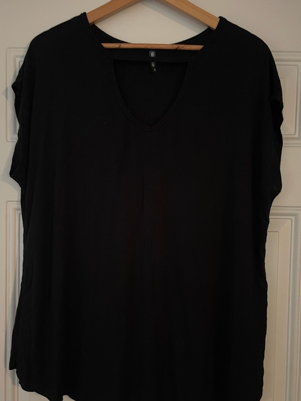 House of Tory Black Soft Jersey Choker V-Neck Tee - Size 1X Keyhole
